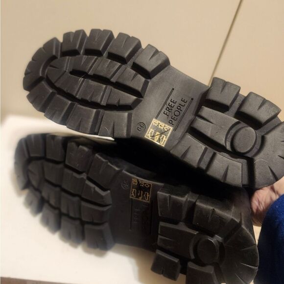 New Free People "Jones" Lug Sole Black Leather Lace-Up Combat Boots Sz.8.5 $278 - Picture 10 of 13